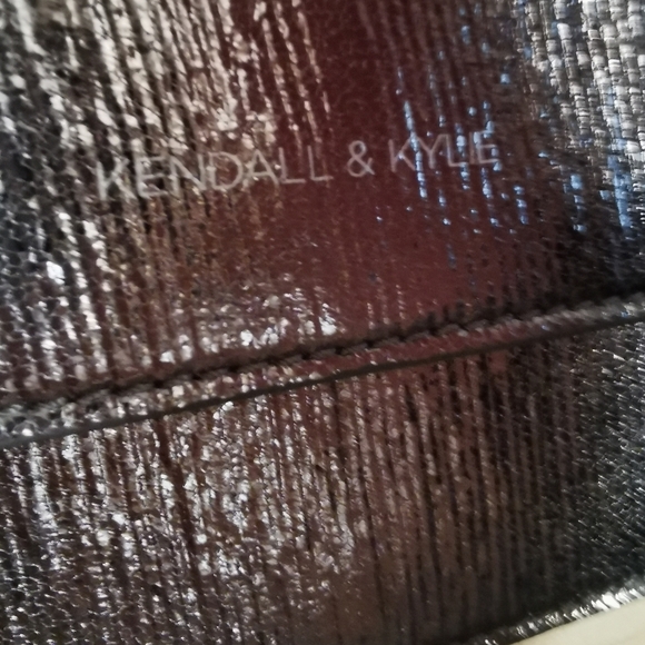 Kendall & Kylie Small(wristlet  or shoulder… - Picture 4 of 4